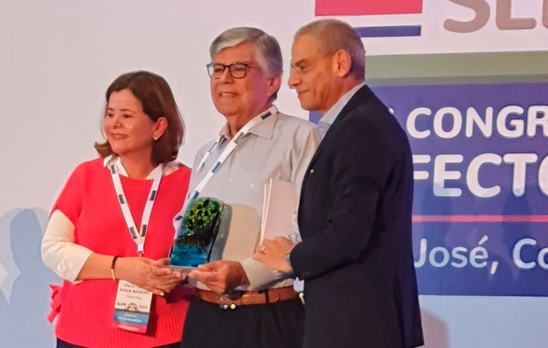 Reconocimiento Dr. José Cofré. Editor Revista Chilena de Infectología SLIPE, Costa Rica, 2023