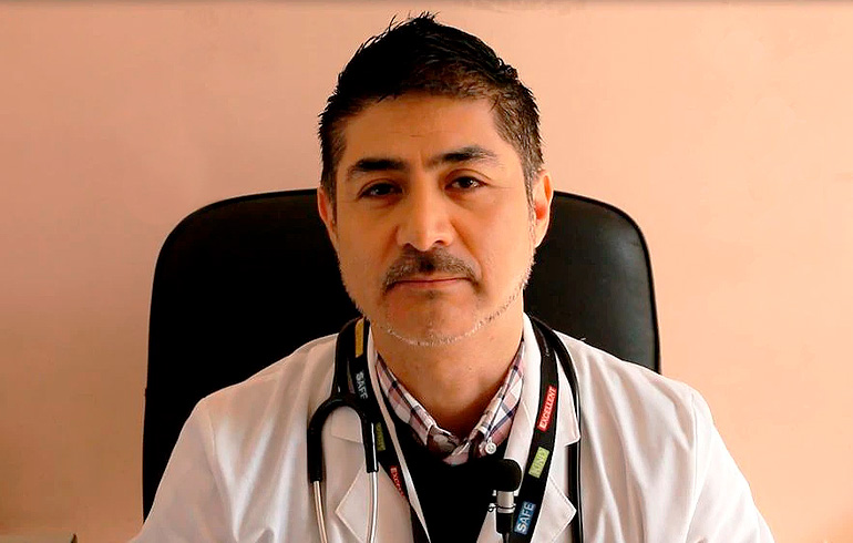 Presidente de la Sociedad Chilena de Infectología sobre ómicron: “Nos pilla bien parados, en el sentido de que tendremos una mejor respuesta inmune”