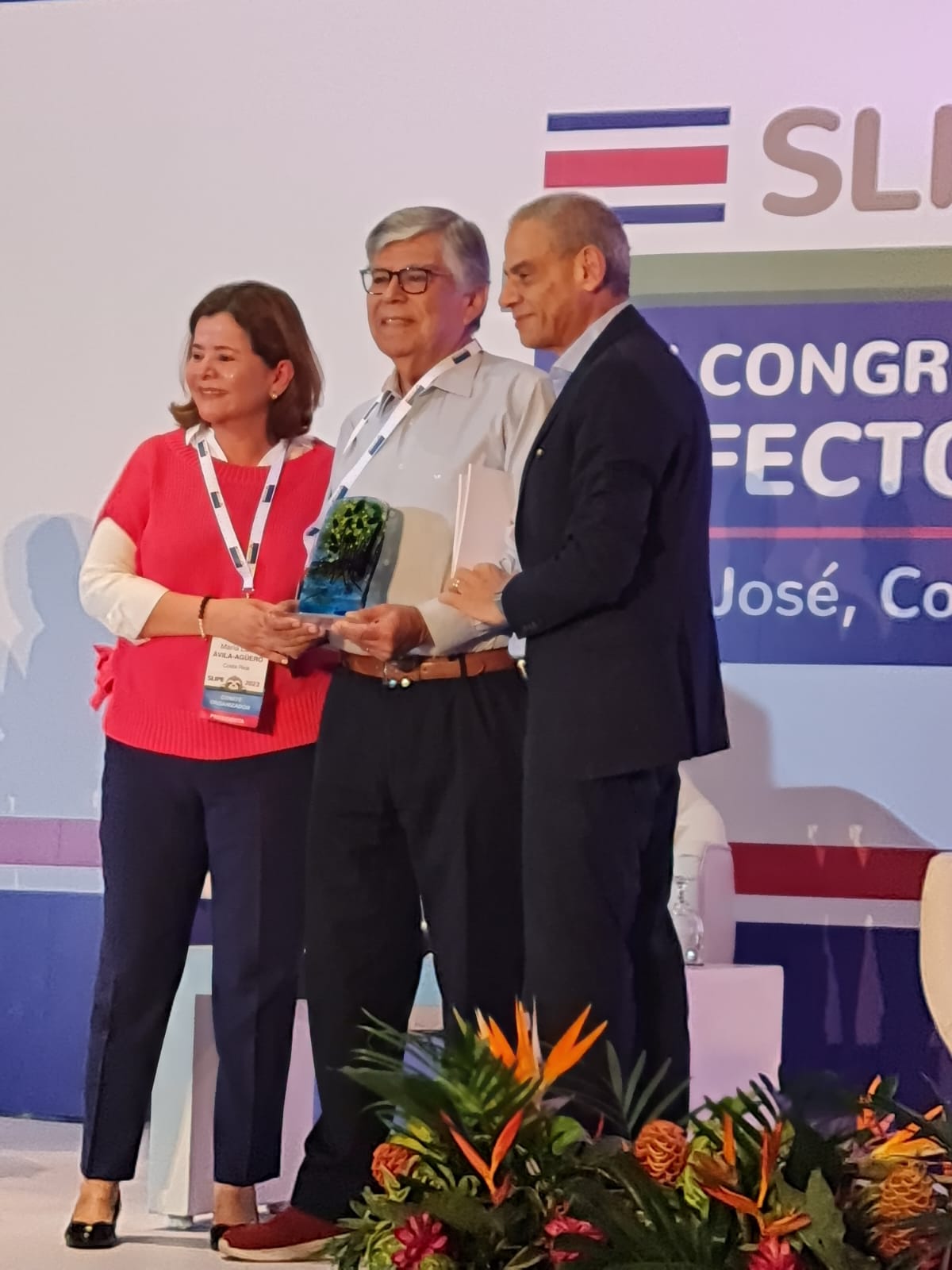 Reconocimiento Dr. José Cofré. Editor Revista Chilena de Infectología SLIPE, Costa Rica, 2023