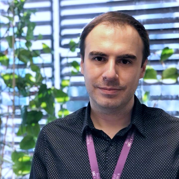 Dr. Tomás Reyes Barros